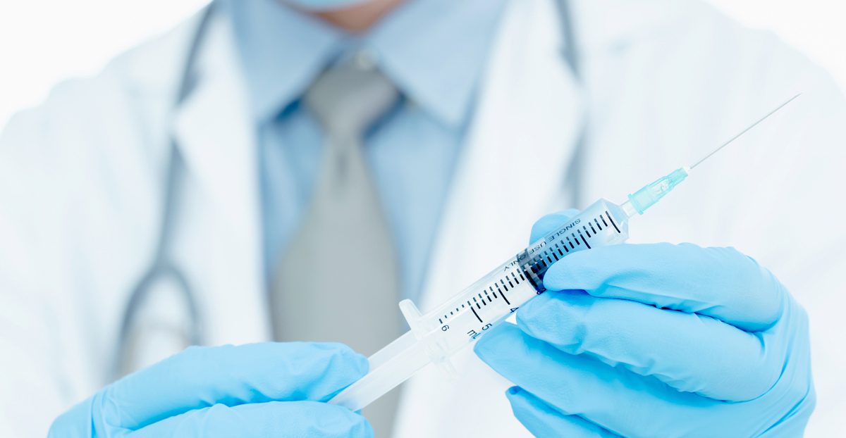 Doctor-holding-an-injection-as-a-treatment-for-ED Doctor-holding-an-injection-as-a-treatment-for-ED