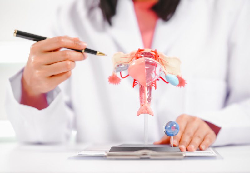 Female-doctor-consultations-for-interstitial-cystitis