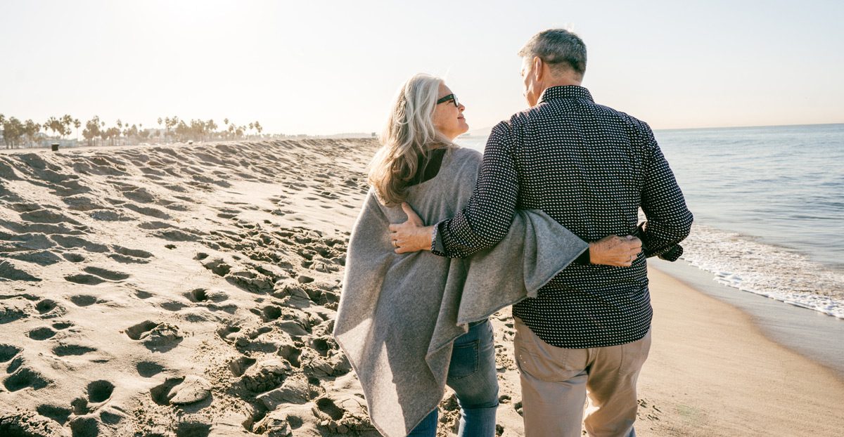 Couple-walking-along-the-beach
