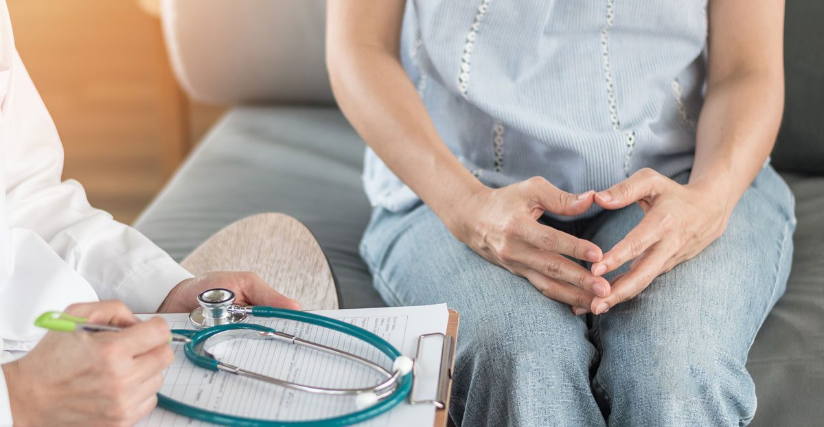 Female-urologist-or-physician-in-consultation